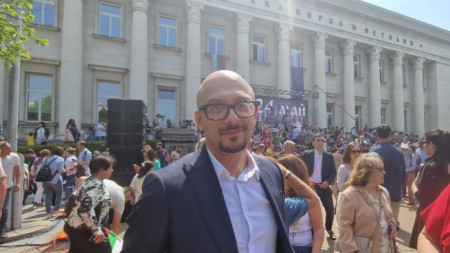 Българското национално радио разполага с цялото слово на младия поет