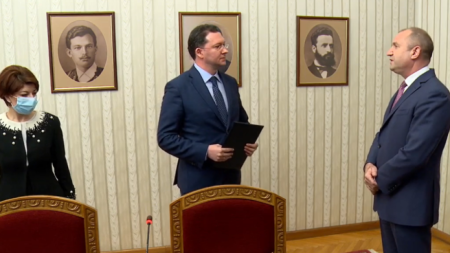 Номинираният за премиер от коалицията ГЕРБ СДС Даниел Митов върна на