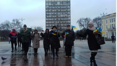 Хора от украинската общност у нас и граждани протестираха в