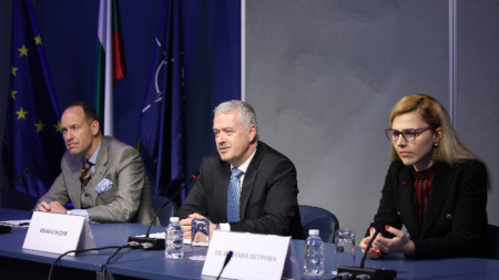 Министърът на външните работи Иван Кондов даде брифинг в МВнР  - 10 май 20223 г. Присъстваха също Костадин Коджабашев и Велислава Петрова.