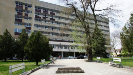 Мъжът е настанен в многопрофилната болница в Добрич с наранявания на главата.