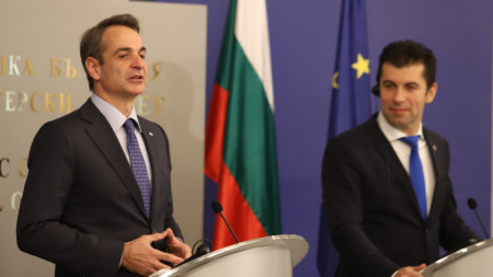 Кириакос Мицотакис и Кирил Петков на пресконференцията им в София