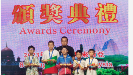 Даниел Коловски от Мездра е сред наградените деца на Азиатската международна математическа олимпиада