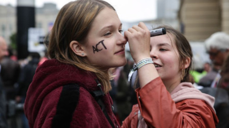 Протест на младежи в Брюксел с искане за предприемане на действия срещу климатичните промени.