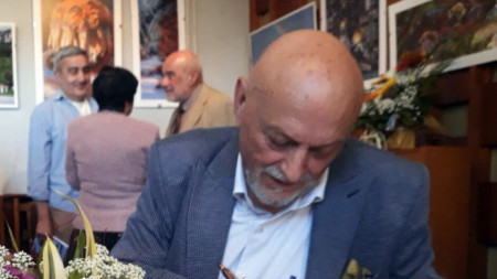 Описва себе си като човек, който непрекъснато пътува — 