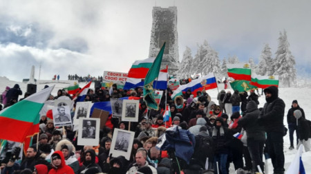 Пред Паметника на свободата на връх Шипка се провежда тържествена