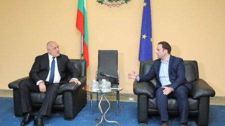 Бойко Борисов с външния министър на Северна Македония Буяр Османи.