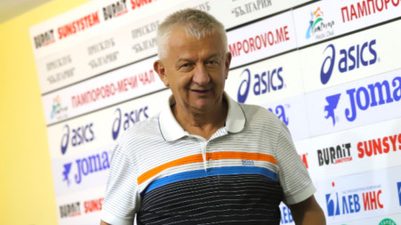 Президентът на Локомотив Пловдив Христо Крушарски изрази оптимизъм при заминаването