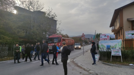 Протестиращите за кратко блокираха път в района на пловдивското село