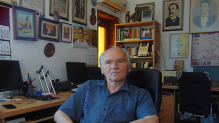 Иван Николов - поет, журналист, юрист и председател на Културно- информационния център.