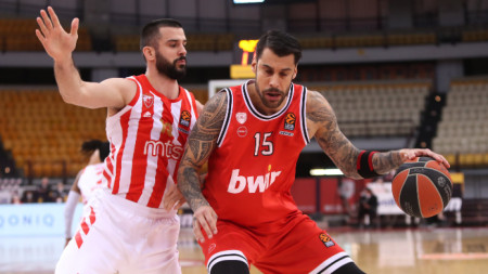 Тежкото крило на баскетболния Олимпиакос Костас Папаниколау ще пропусне остатъка