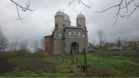 Най голямата църква в Доростолска митрополия Свето Възнесение Господне тъне в