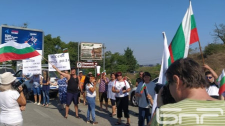Близо 40 жители на бургаското село Димчево протестираха за четвърти