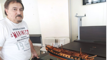 Близо 100 елитни настолни кораба акостират в Бургас Изложбата включва
