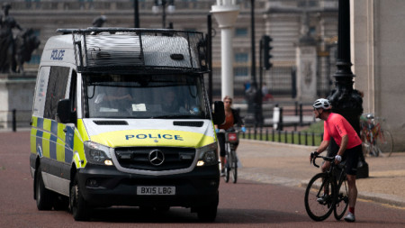 Въоръжен с нож мъж бе арестуван днес в централен Лондон
