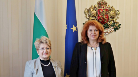 Bulgaria's Vice President Iliana Iotova (right) with Romanian ambassador Brandusa Predescu