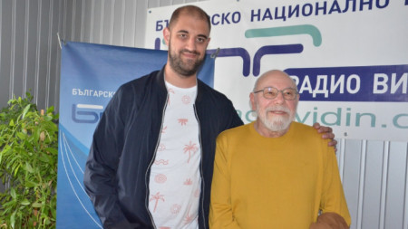 Режисьорът на лентата Владимир Борисов (вляво) и писателят Владимир Зарев