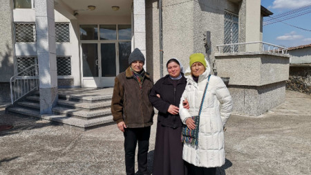 Семейство Наталия и Валентин Гришко от Киев заедно със сестра Магдалена от храма 