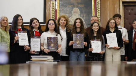 Наградиха победителите в конкурса „Моите родови корени от Македония и Одринска Тракия