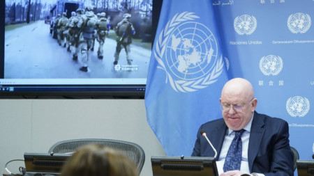Руският посланик в ООН Василий Небензя говори на пресконференция в Ню Йорк, 4 април 2022 г.