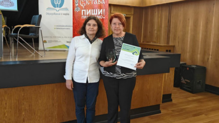 Доц. Христина Дейкова (и.д. заместник-директор на Института за български език) и водещата Венета Гаврилова.