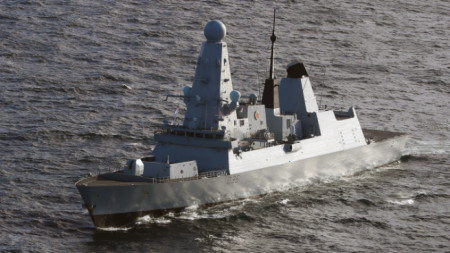 Британският боен кораб „Дифендър“