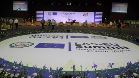 Подготовка за срещата на върха между ЕС и Арабската лига в международния конгресен център в Шарм ел Шейх, Египет.