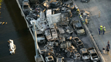 Службите за извънредни случаи на мястото на катастрофата в Луизиана.