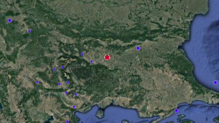Harta, e cila tregon epiqendrën e tërmetit sipas Institutit Kombëtar të Gjeofizikës, Gjeodezisë dhe Gjeografisë pranë Akademisë Bullgare të Shkencave. 