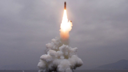 Севернокрейската  информационна агенция КЦНА разпространи през октомври 2019-а кадри от изстрелване на ракета от подводница.