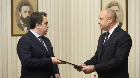 Асен Василев върна на Румен Радев неизпълнен мандат за съставяне на правителство
