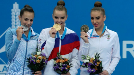 Многократните световни шампионки по художествена гимнастика Арина и Дина Аверина