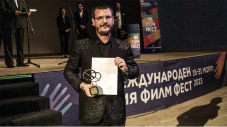 Director Carlos Eichelman Kaiser with the festival's Grand Prize