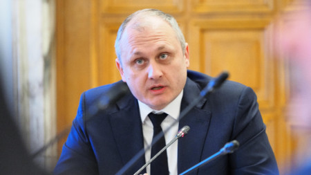 В Народното събрание се проведе заседание на Комисията по електронно управление и информационни технологии, на която бяха зададени въпроси към министъра на електронното управление Валентин Мундров (на снимката) -  30 октомври 2025 г.