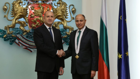 President Radev (L) with the Ambassador of Egypt H.E. Khalid Emara
