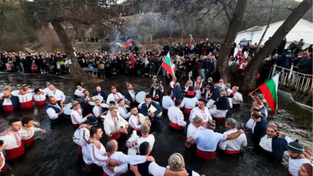 Vallja e burrave në Tunxha