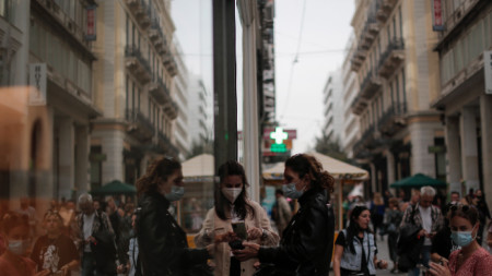Експерти в Гърция прогнозират нов рекорден ръст на заразените с