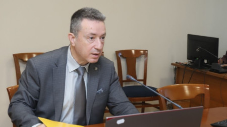 Служебният правосъден министър Янаки Стоилов организира в понеделник широка обществена