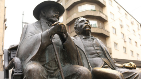 Емблематичните фигури на Пенчо и Петко Славейкови в София са дело на Георги Чапкънов.