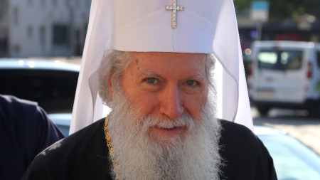 От Светия синод съобщиха че патриарх Неофит е постъпил в