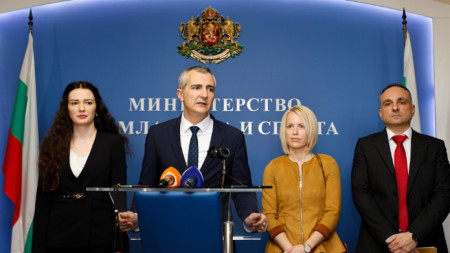 Министър Илиев поиска споразумение между двете шахматни федерации.