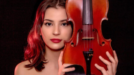 Младата и много талантлива цигуларка Лора Маркова е родена през
