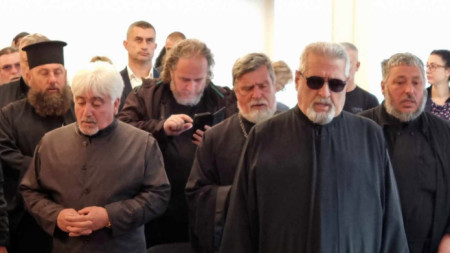 Свещеници от Сливен искат преразглеждане на избора на сливенски митрополит.