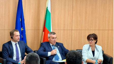 Еврокомисарят по земеделието и храните Кристоф Хансен (вляво) и министърът на земеделието Георги Тахов