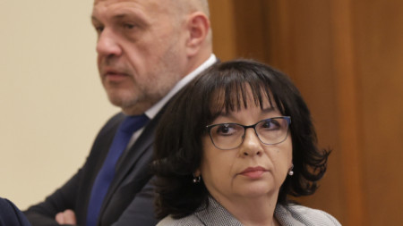 Министърът на финансите Теменужка Петкова и вицепремиерът и министър на иновациите и растежа Томислав Дончев на правителственото заседание - 8 октомври 2025г.