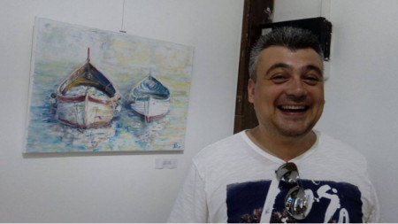 Стоян Радев пред една от неговите картини
