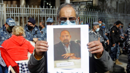 Протест пред Съдебната палата в Бейрут часове, след като беше съобщено за смъртта на Локман Слим - 4 февруари 2021
