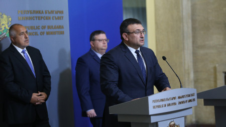 Премиерът Бойко Борисов заедно с главния прокурор Сотир Цацаров и министъра на вътрешните работи Младен Маринов дадоха изявления за медиите в Министерския съвет.