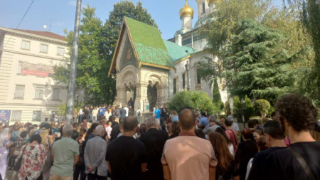 Протест пред Руската църква