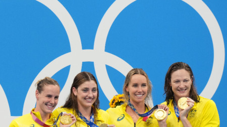 Щафетата на Австралия за жени на 4 по 100 метра